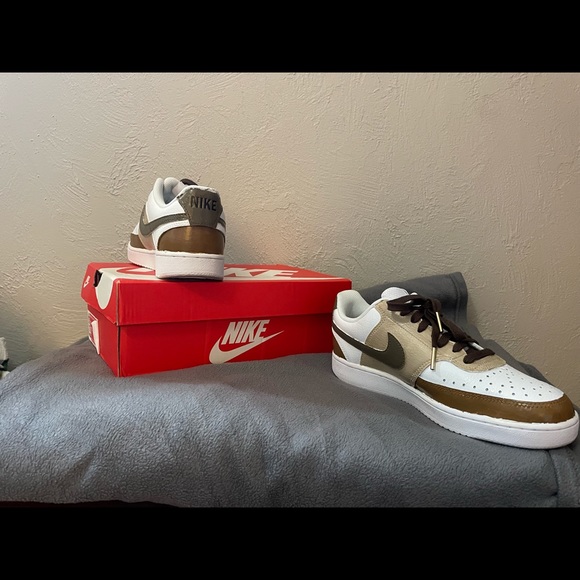 Custom painted shoes - Picture 2 of 7